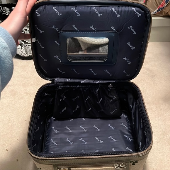 Embroidered Cosmetic bag - Picture 8 of 12